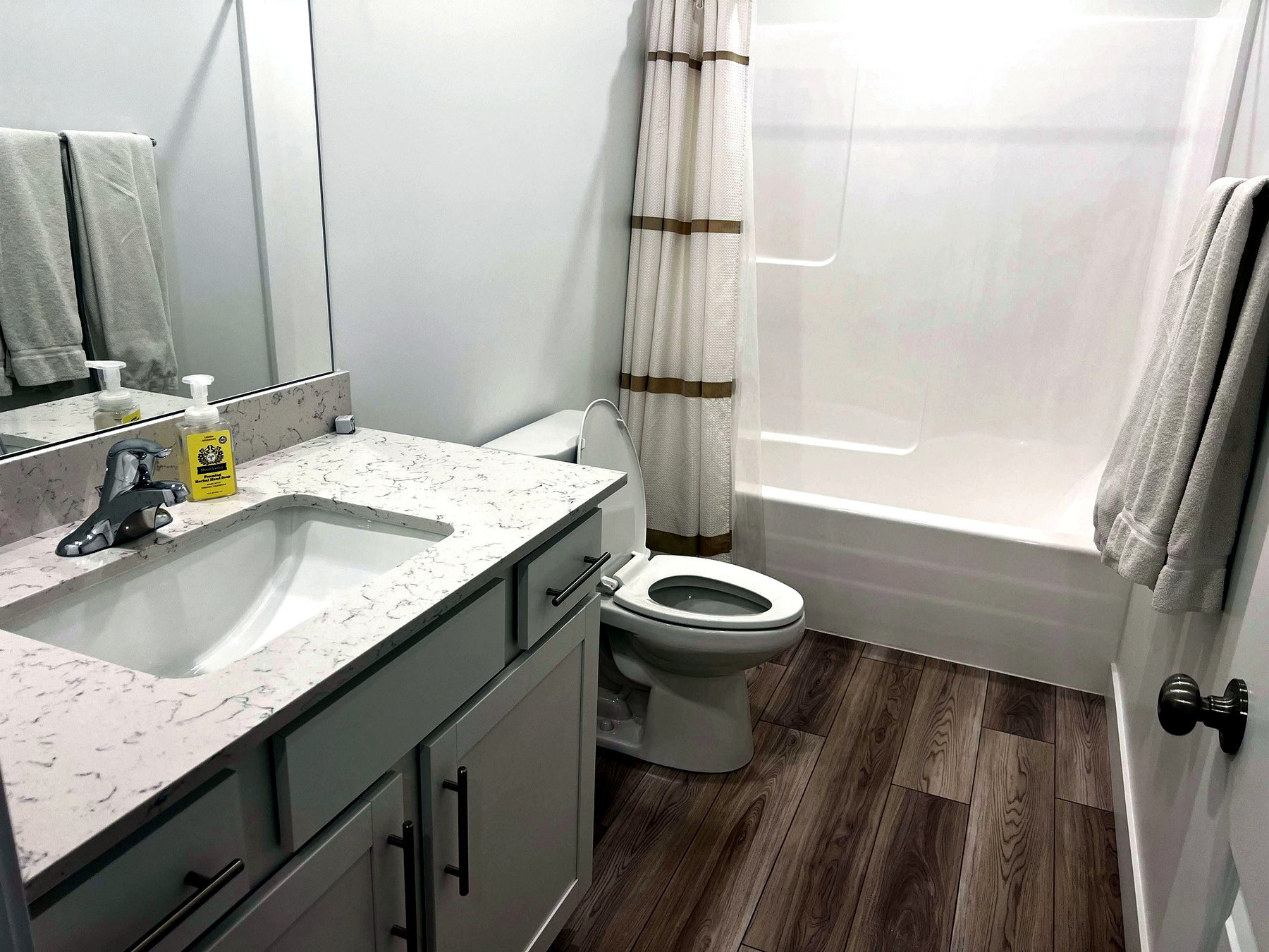 Bathroom deep cleaning photo for Wasatch County, UT homes by Sun Ray Cleaning Services