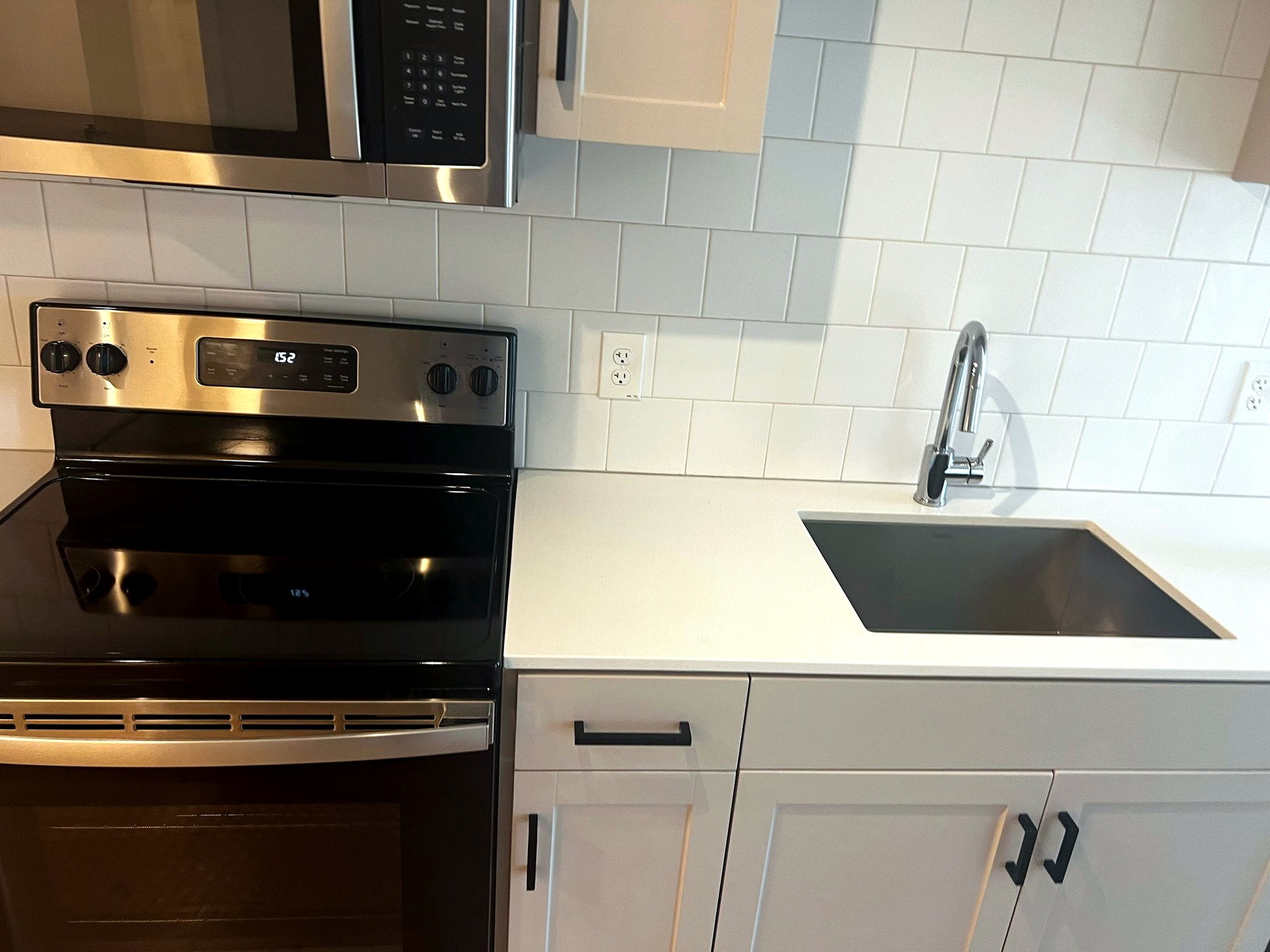 Kitchen deep cleaning photo for Summit County homes by Sun Ray Cleaning Services