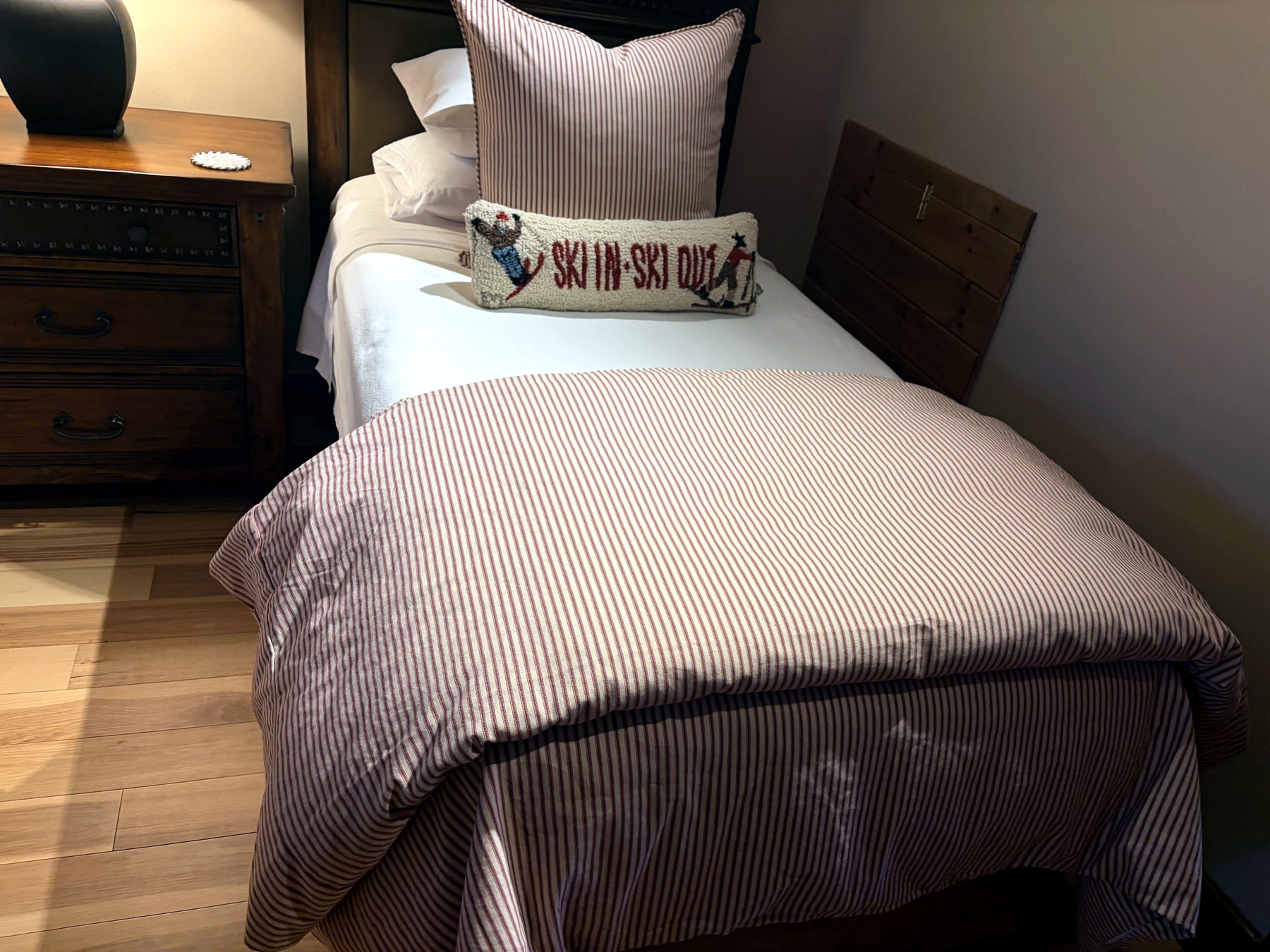 Bedroom airbnb and vrbo turnover cleaning photo for Midway homes by Sun Ray Cleaning Services