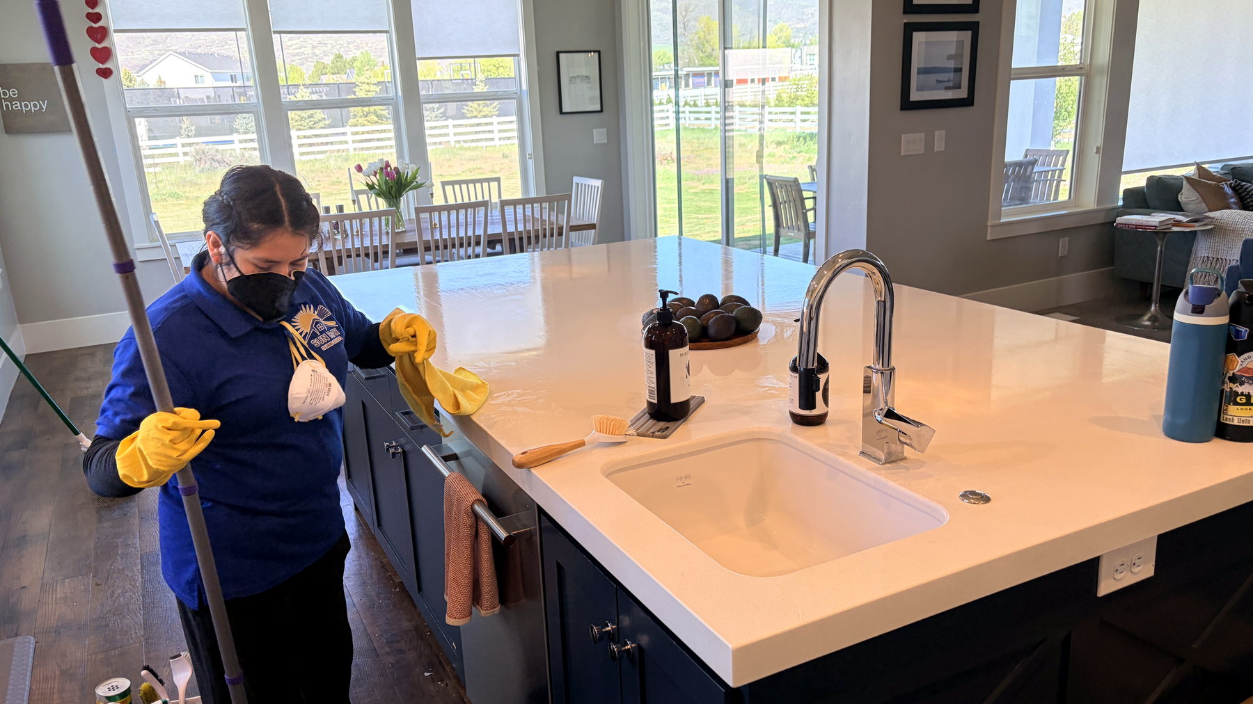 Kitchen airbnb and vrbo turnover cleaning photo for Park City homes by Sun Ray Cleaning Services