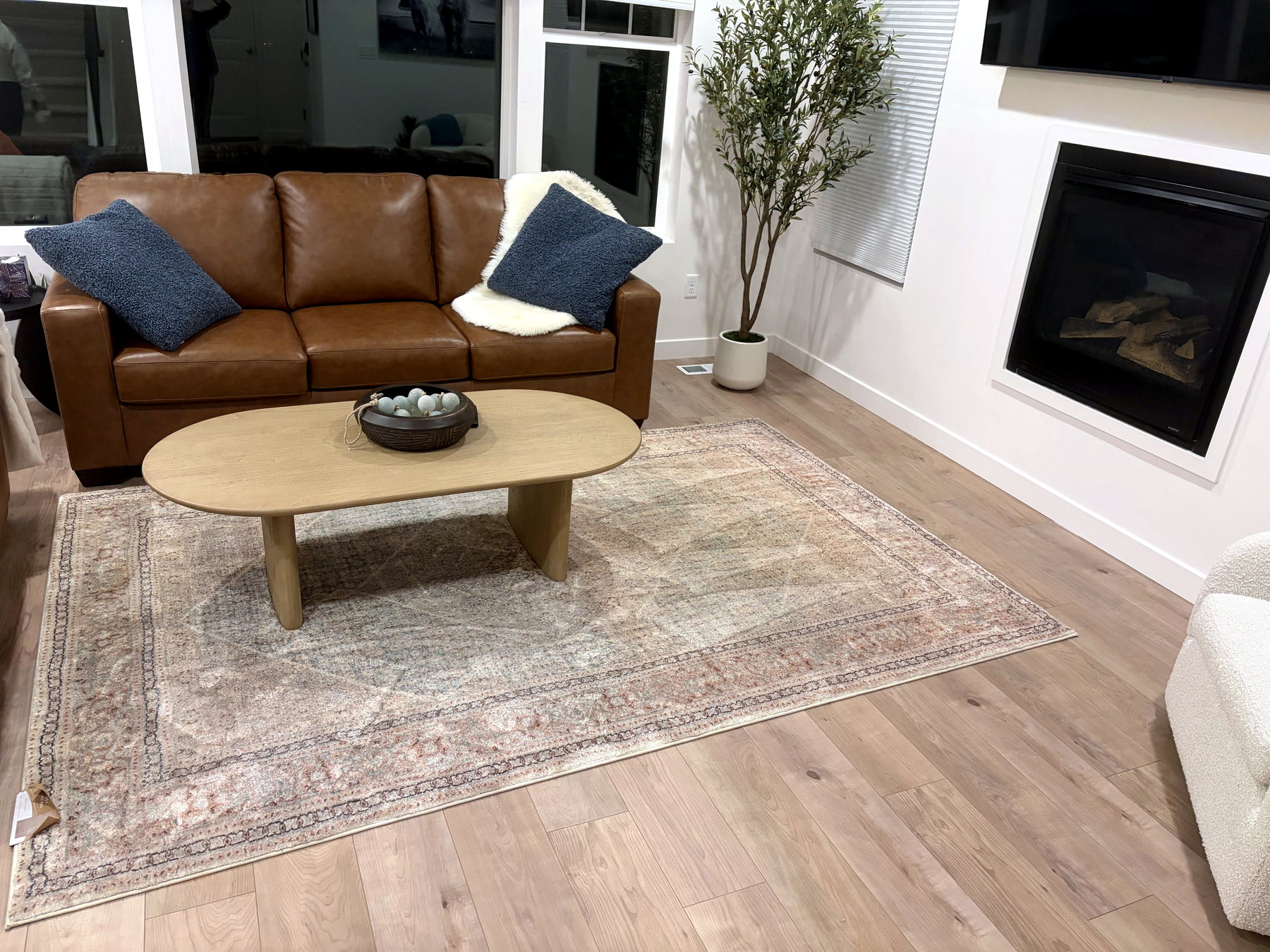 Living room residential cleaning photo for Park City homes by Sun Ray Cleaning Services