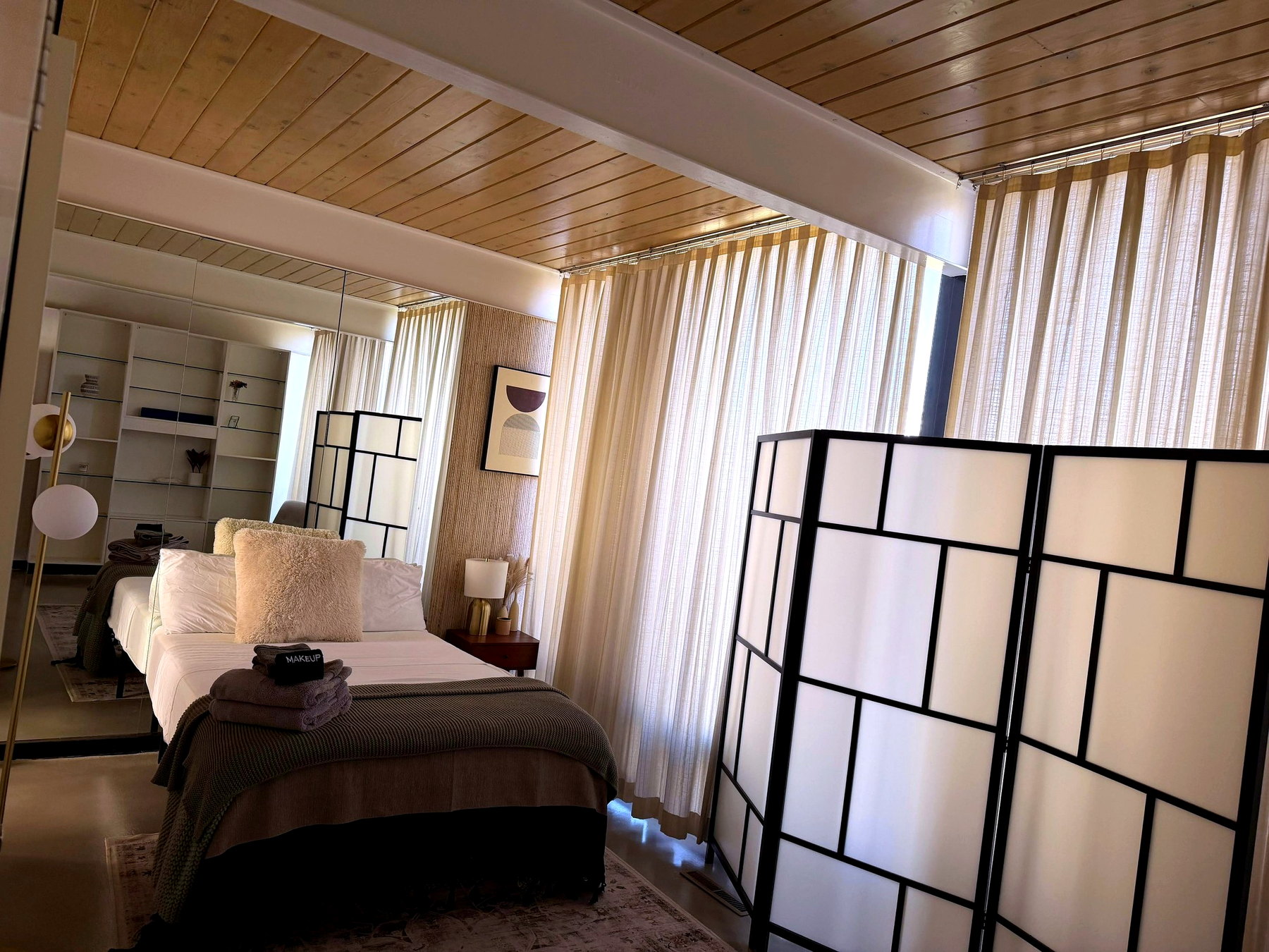 Bedroom residential cleaning photo for Heber City homes by Sun Ray Cleaning Services