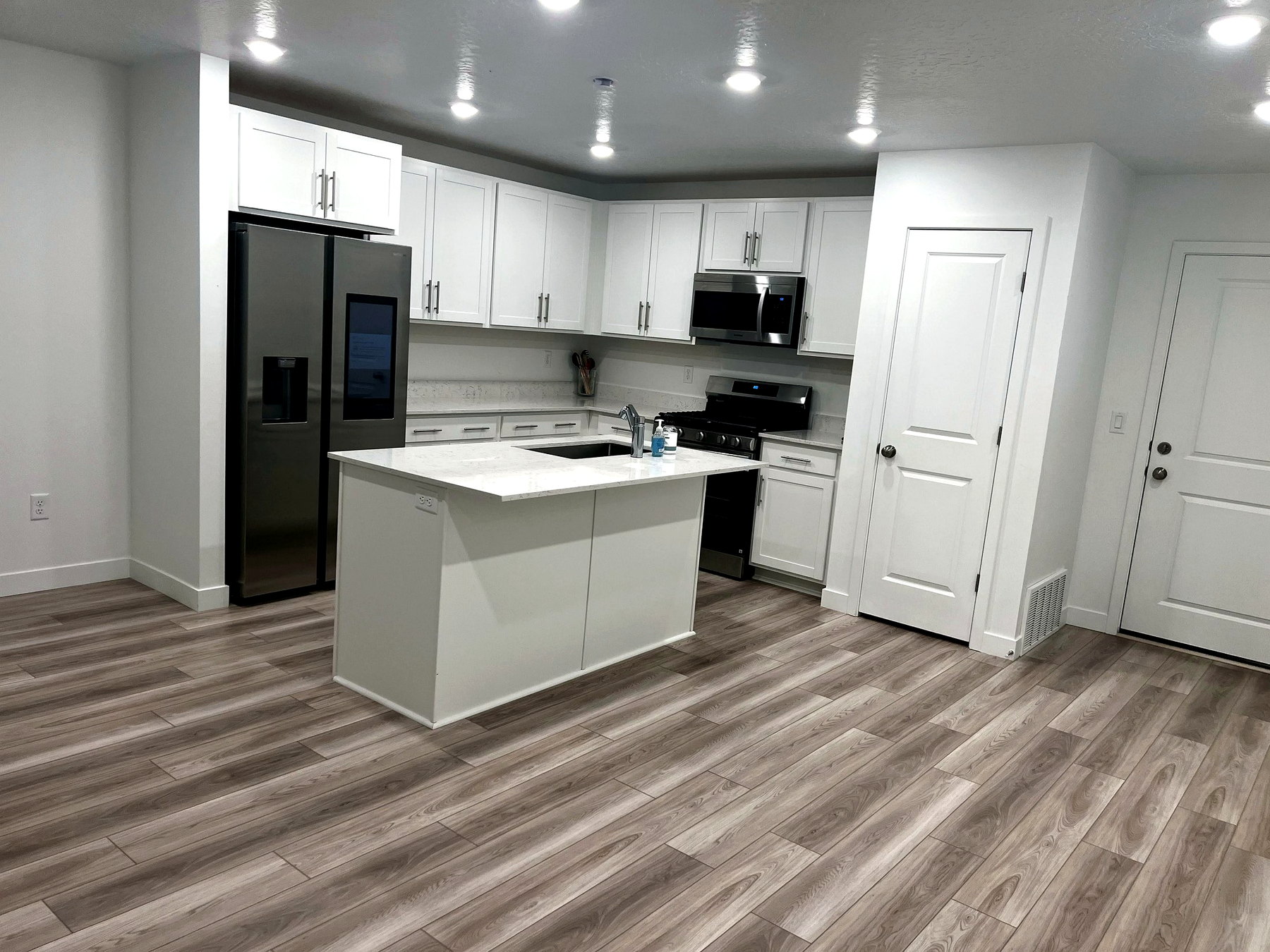 Kitchen airbnb and vrbo turnover cleaning photo for Park City service area, UT homes by Sun Ray Cleaning Services