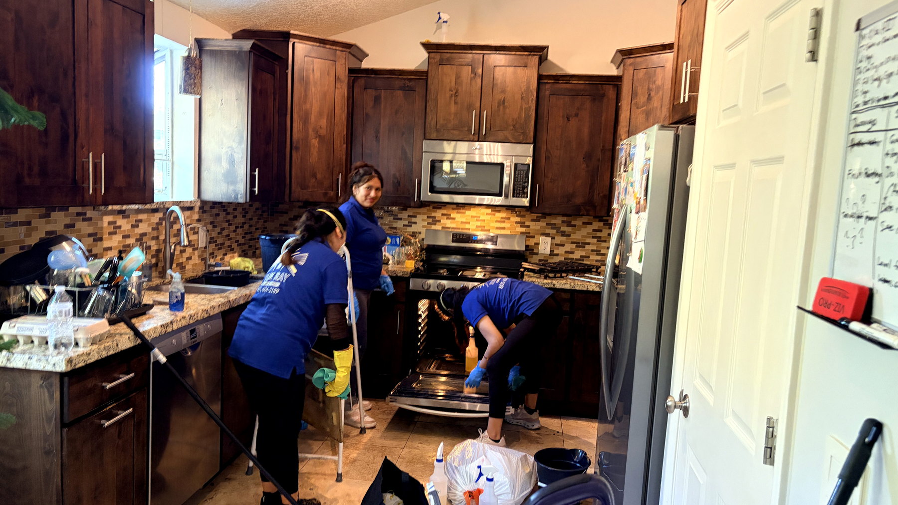 Kitchen deep cleaning photo for Park City homes by Sun Ray Cleaning Services