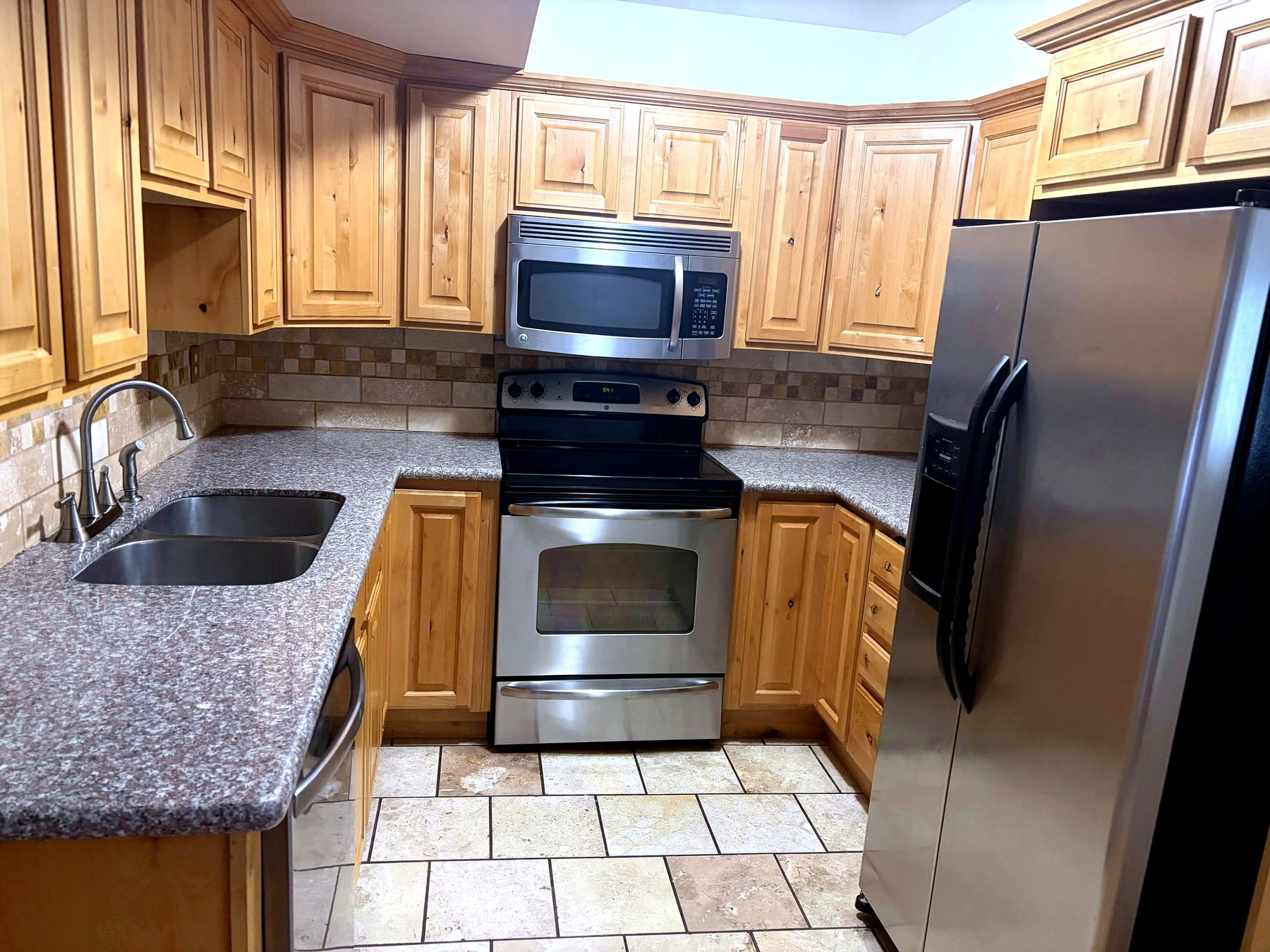 Kitchen recurring cleaning photo for Wasatch County homes by Sun Ray Cleaning Services