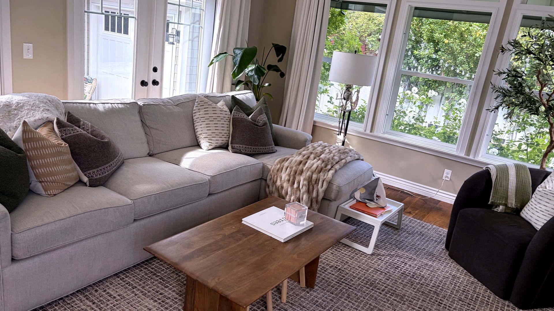 Bright living room after Sun Ray Cleaning residential service in Summit and Wasatch County