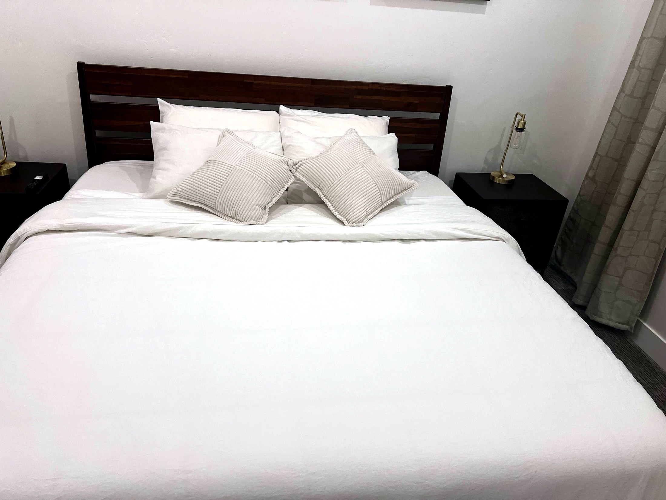Fresh bedroom cleaned for recurring residential cleaning in Midway Utah by Sun Ray Cleaning Services