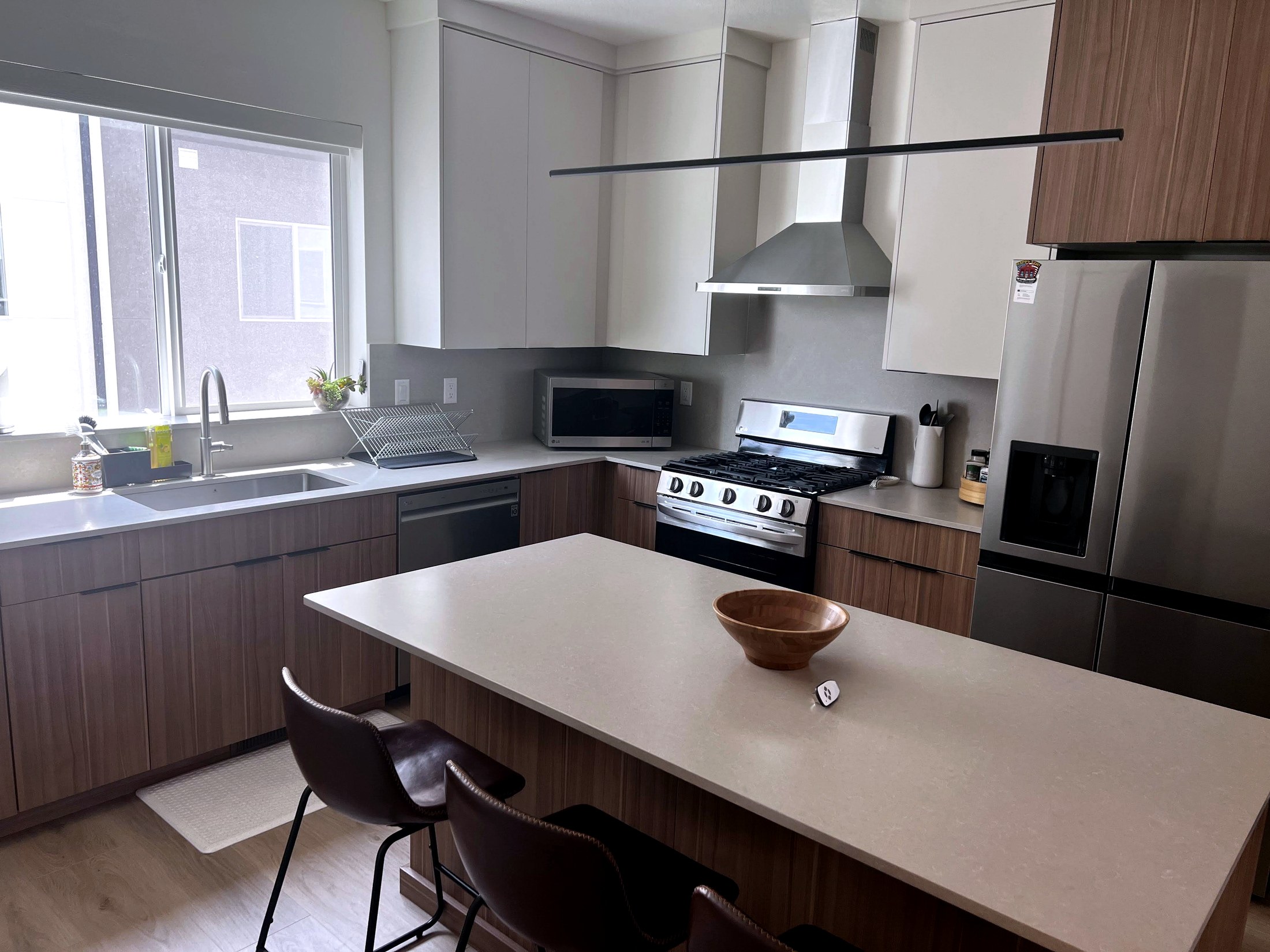 Clean kitchen featured for Sun Ray Cleaning blog